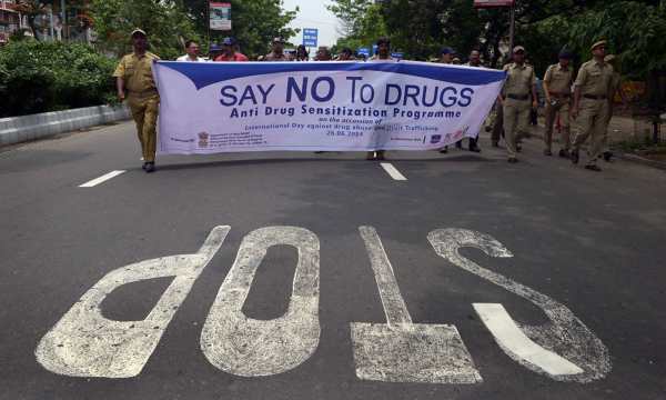 26 June Anti Drug Shayari In Hindi for WhatsAp