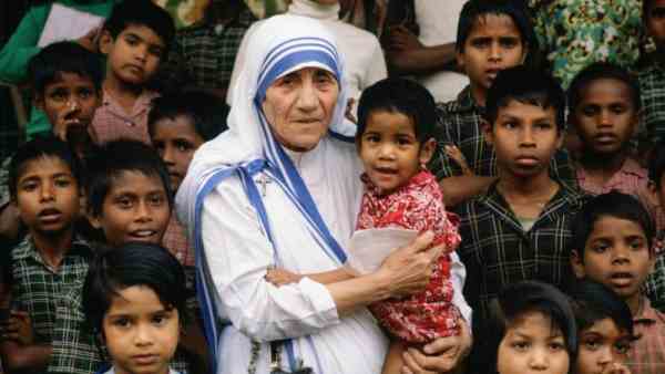 Mother Teresa in Hindi Essay