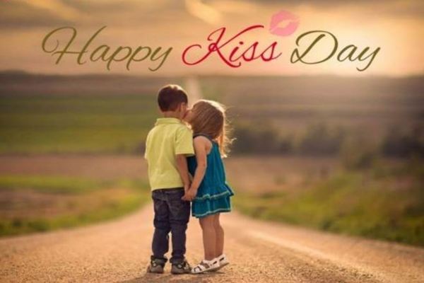 Happy Kiss day wishes in Marathi